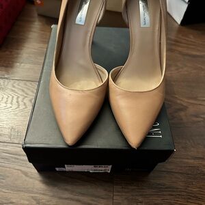 Closet blowout!! INC BRAND leather pumps size 10! Great condition